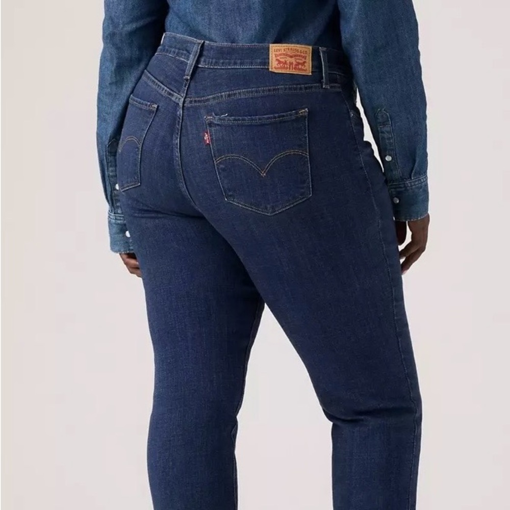 Levi's ~ Women's 314 Shaping Straight Leg Blue Jeans, Size 32 GREAT CONDITION
